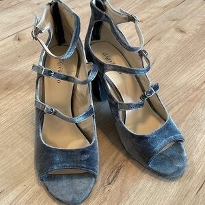 Zigi soho woman’s Mary Jane chunky heel shoes. Size 9.5.